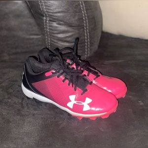Under Armour Girls Youth Hot Pink/Black Softball Cleats 🥎 (Size: 4Y)